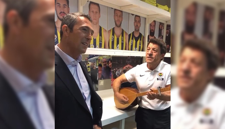 Ali Koç’a özel bağlama çaldı
