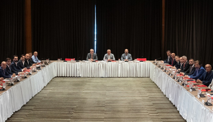 TFF Başkanı İbrahim Hacıosmanoğlu, Dış İlişkiler Kurulu ile bir araya geldi