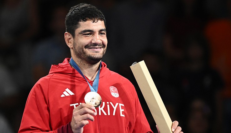 Taha Akgül sporculuk kariyerini sonlandırdığını açıkladı