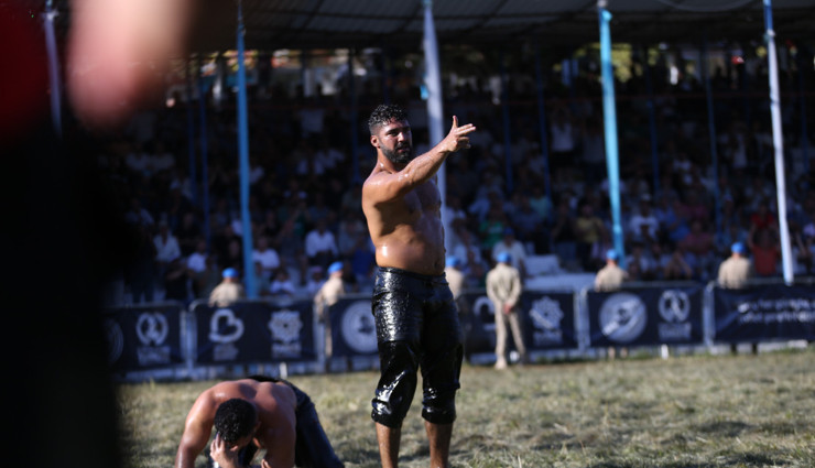 Geleneksel Kurtdereli Yağlı Güreşleri'nin başpehlivanı Enes Doğan oldu