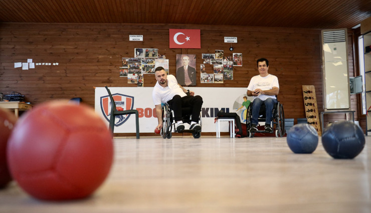 Trafik kazasıyla sporda yarım kalan hayallerini boccia ve masa tenisiyle sürdürüyor