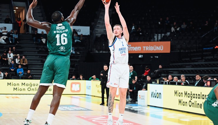 Anadolu Efes, Darüşşafaka'yı farklı mağlup etti