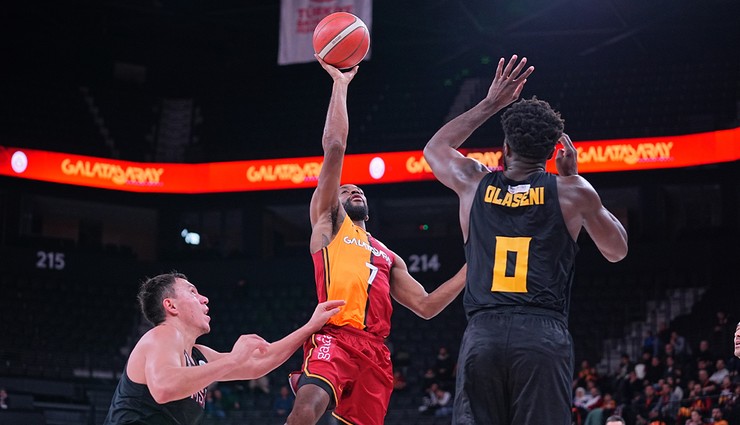 Palmer ve Blumbergs çift haneleri yakaladı Galatasaray şov yaptı