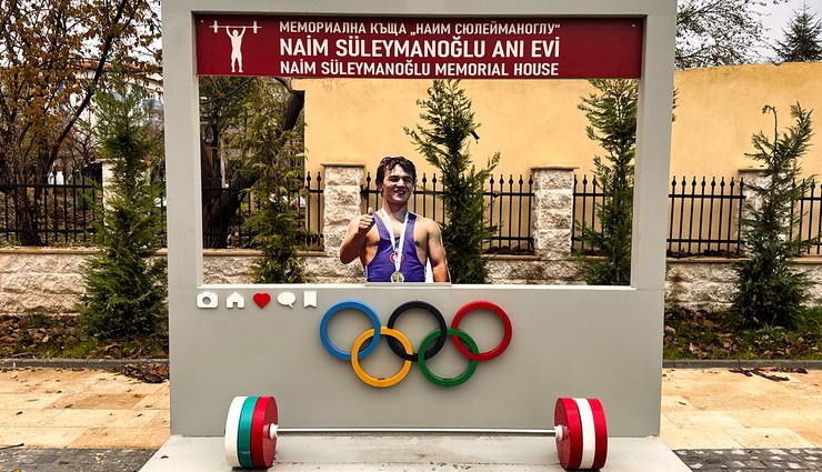“Cep Herkülü” Naim Süleymanoğlu Bulgaristan’daki memleketinde özlem ve saygı ile anılıyor