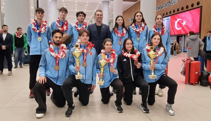 Bosna Hersek’te şampiyon olan Tekvando Milli Takımı yurda döndü