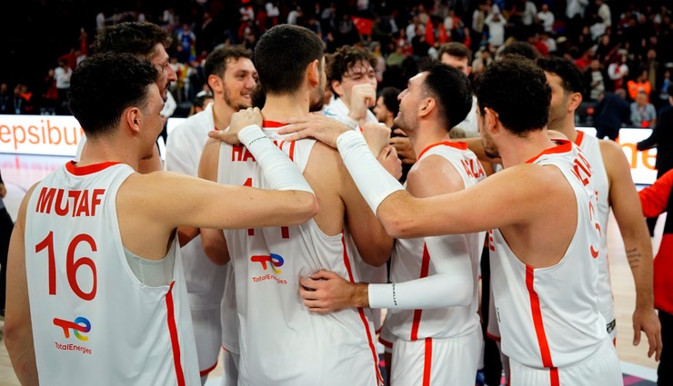 FIBA dünya sıralamasında 12 Dev Adam'ın yeri değişmedi