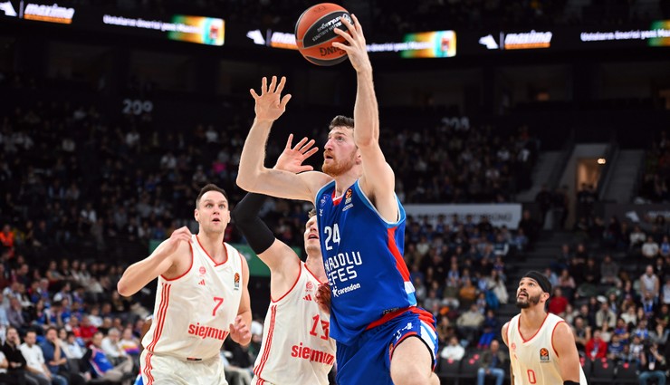 Anadolu Efes, Münih'i devirdi