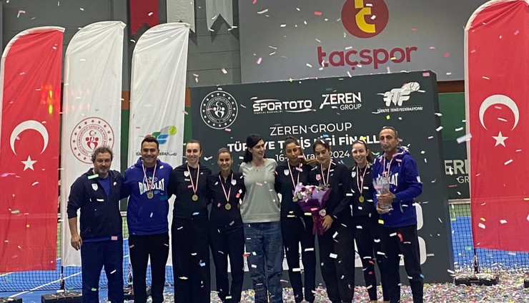 13 takımdan 45 sporcu katıldı ENKA, Alaçatı Tenis Kulübünü devirdi ve şampiyon oldu