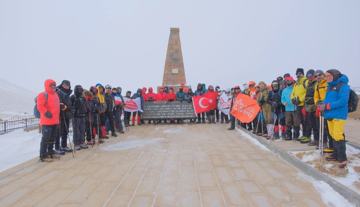 Sarıkamış şehitleri için Allahuekber Dağı'na tırmanış...