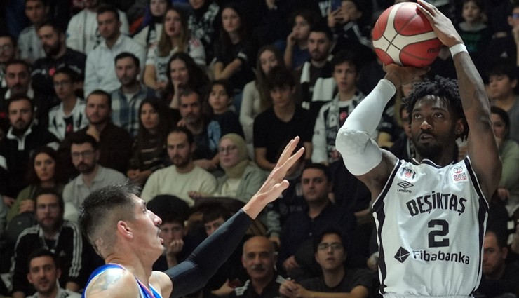 Beşiktaş Fibabanka, Anadolu Efes'i devirdi