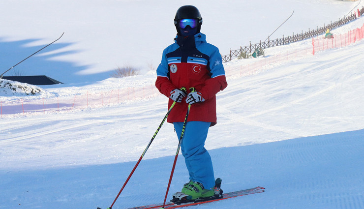 Özel sporcu Ayşe Kader, Fransa'daki Dünya Kayak Şampiyonası'na odaklandı