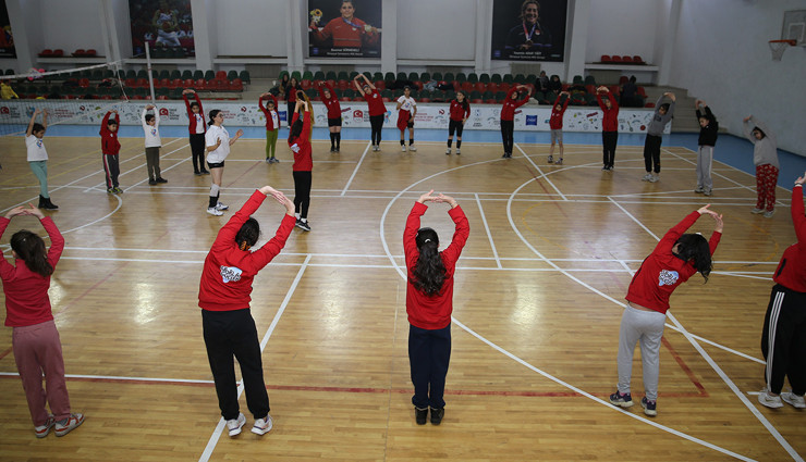 Diyarbakır'da 4 yılda yaklaşık 1500 dezavantajlı kız öğrenci spora kazandırıldı