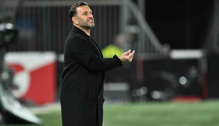 Okan Buruk hem fazla gol yiyor hem de topla oynamayı sevmiyor
