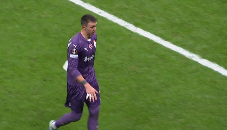 Islıklanan Muslera, böyle ayrıldı! Akıllara Müller’in pasaportla konuşması geldi