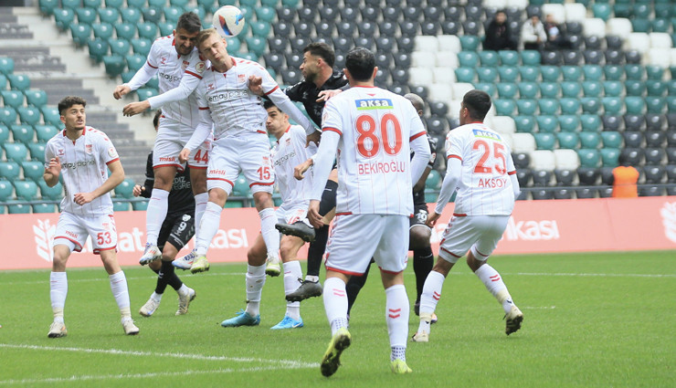 Sivasspor deplasmanda Kocaelispor'u mağlup etti