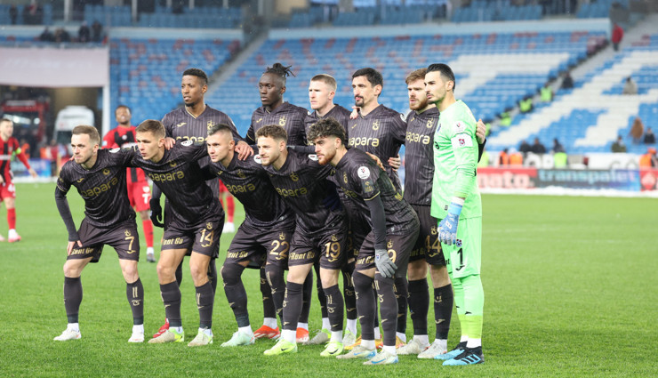 Trabzonspor’da evinde gülüyor