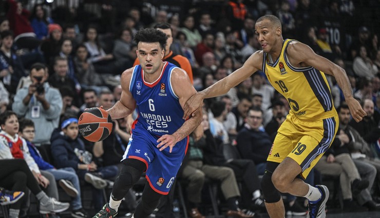 Anadolu Efes ALBA Berlin'i rahat yendi