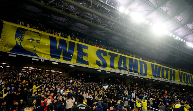 Fenerbahçe tribünlerinden Jose Mourinho'ya destek