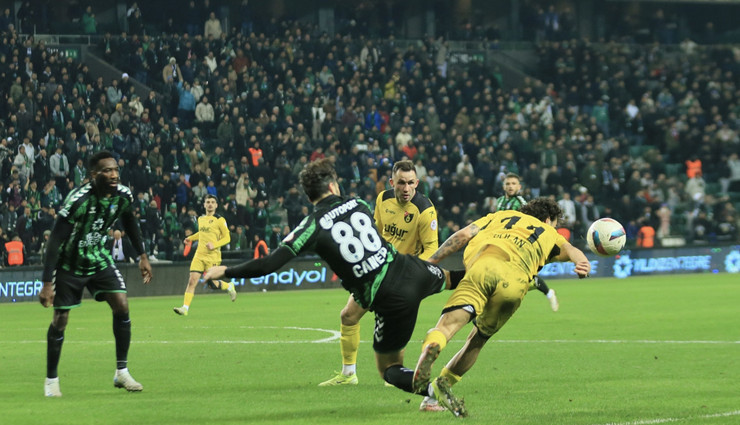 Lider Kocaelispor, İstanbulspor'a takıldı