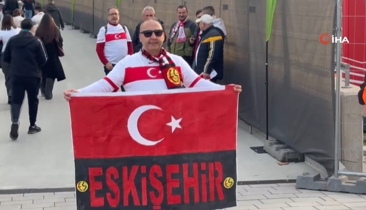 A Milli Takım'a Macaristan'da büyük destek