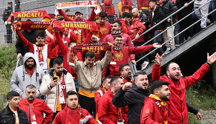 Galatasaraylı taraftarlar, Fenerbahçe derbisi için Kadıköy’e ulaştı
