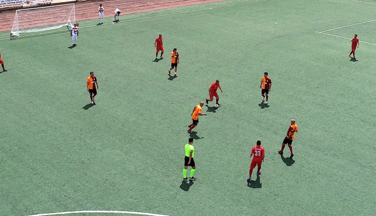 Galatasaraylı eski futbolcular, Cizre'de gençlerle dostluk maçı yaptı