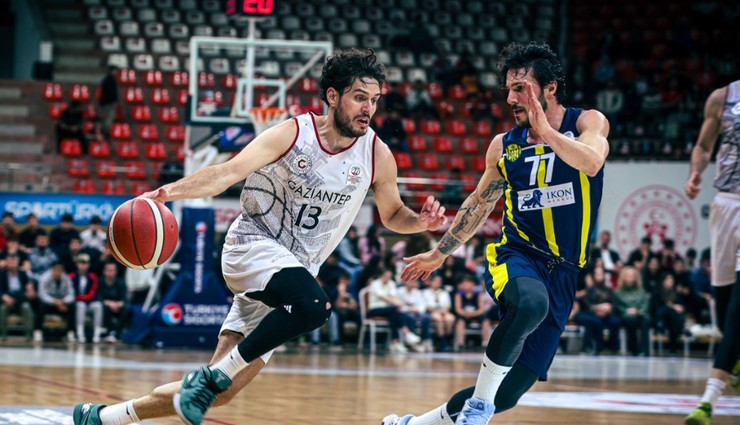 Türkiye Basketbol Ligi play-off'larında yarı finale çıkan iki takım belli oldu