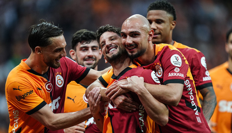 Galatasaray taraftarı çıldırdı: Koşmayı bırakın yürüyemiyor bile! Sen tam bir amatörsün