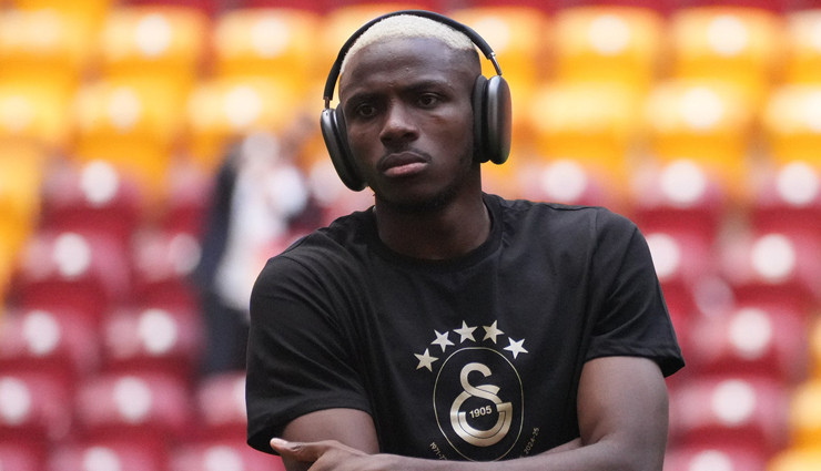 Osimhen imzayı attı! Napoli 75 milyon euroyu kasasına koydu