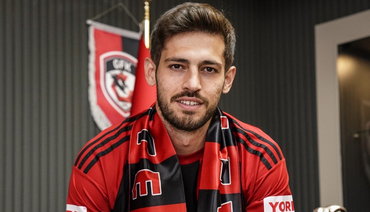 Gaziantep FK defans oyuncusu Arda Kızıldağ ile sözleşme yeniledi