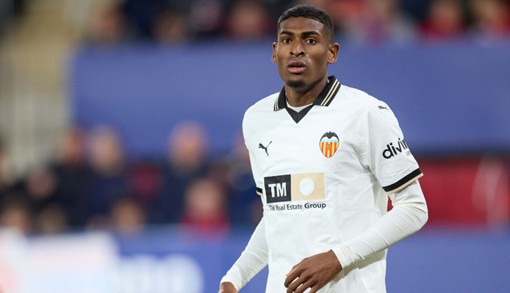 Arsenal yeni stoperini Valencia'da buldu!