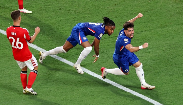 Olaylı maçta turlayan Chelsea