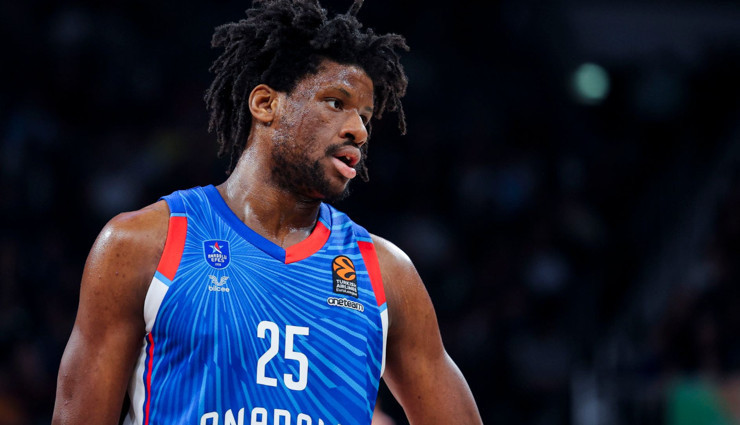 Anadolu Efes, ABD'li basketbolcu Daniel Oturu ile yollarını ayırdı