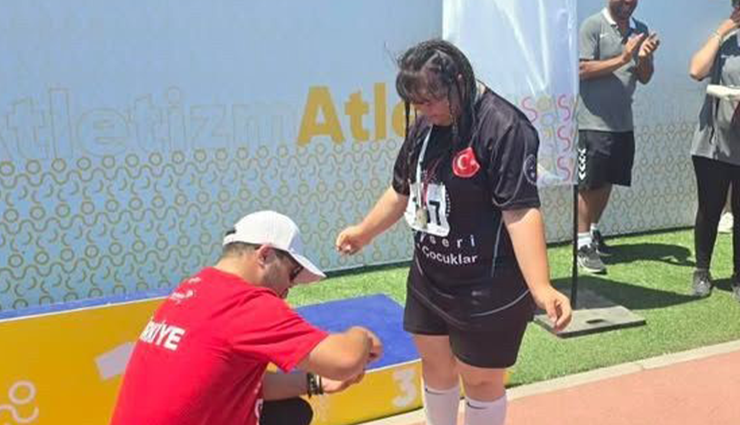 Şampiyonluk kutlamasında evlilik teklifi