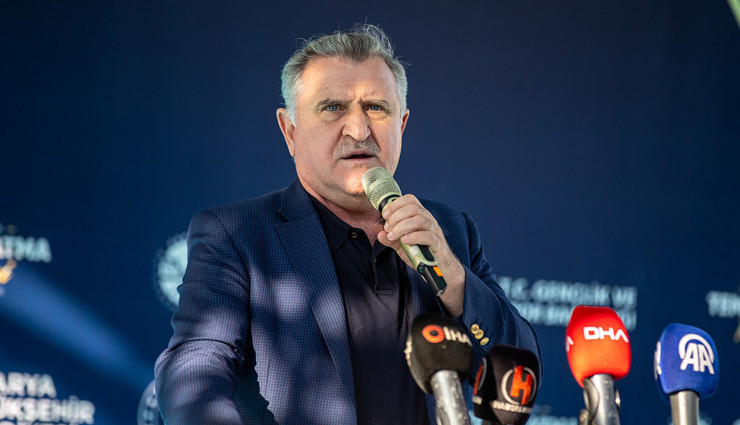 Bakan Bak, Sakarya'da "Spor Yatırımları Tanıtım ve Temel Atma Töreni"nde konuştu