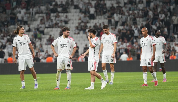 Beşiktaşlı futbolcular başka bir çıkıştan otobüse bindi