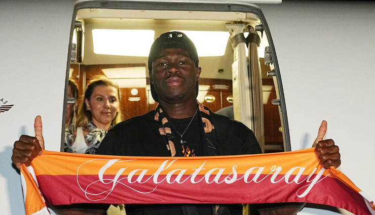 Wilfried Singo, Galatasaray için İstanbul'da
