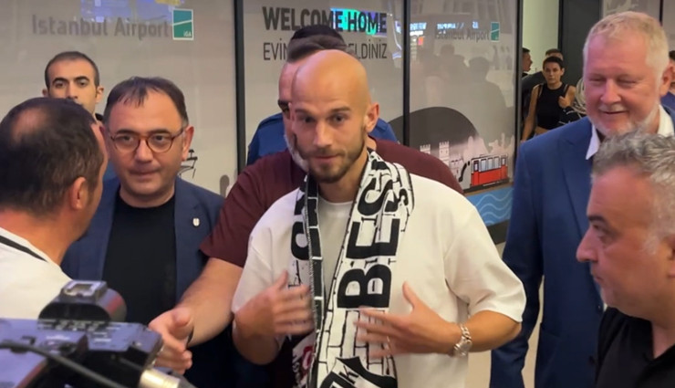 Vaclav Cerny İstanbul'a geldi, kartal pozu verdi