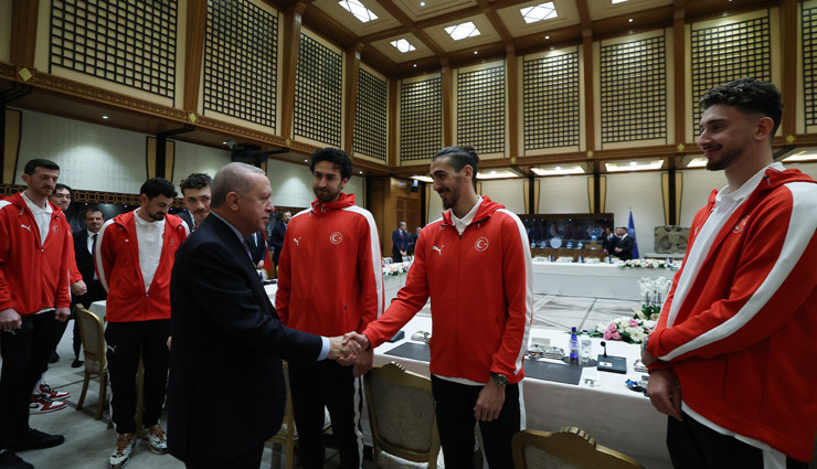 Cumhurbaşkanı Erdoğan A Milli Erkek Basketbol Takımı'nı kabul etti