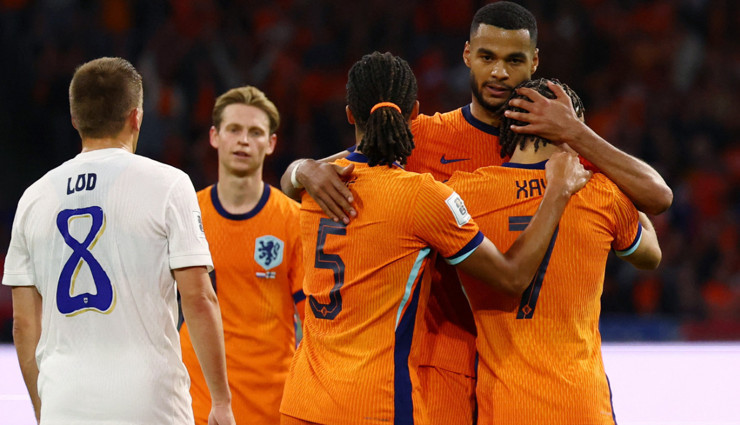 Hollanda 4 attı, liderliğini sürdürdü