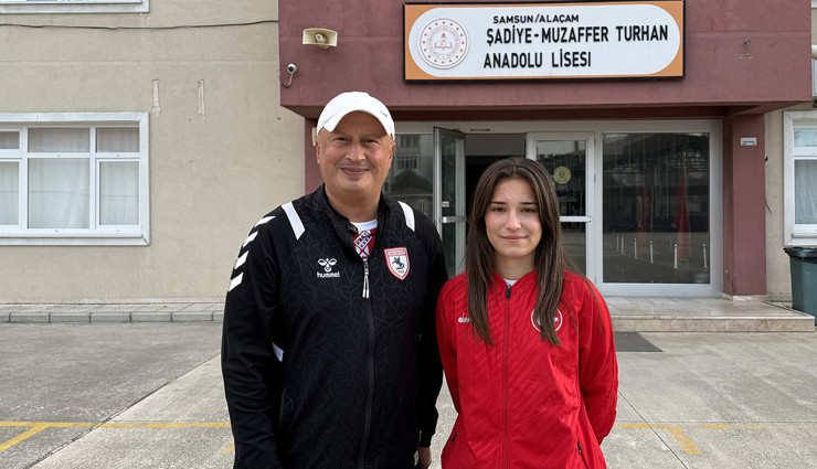 Dünya Kupası'nda üçüncü olan milli bocceci Yağmur Tosun, okulunda çiçeklerle karşılandı