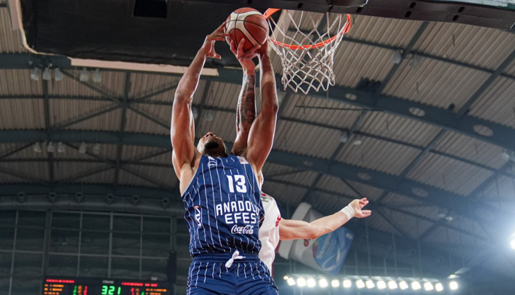Anadolu Efes, ligde 4'te 4 yaptı