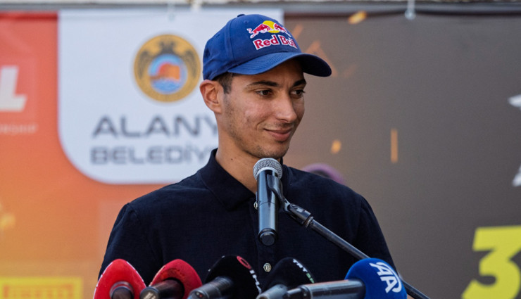 Red Bull sporcusu Toprak Razgatlıoğlu, memleketi Alanya’da coşkuyla karşılandı