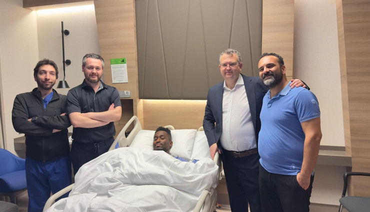 Anadolu Efesli Beaubois dirseğinden ameliyat edildi