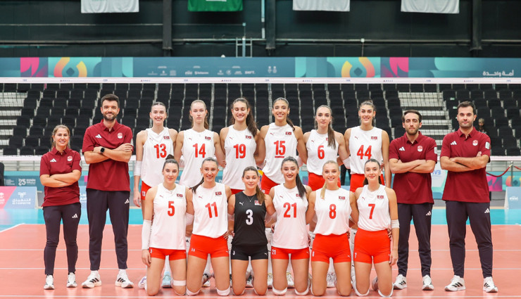 A Milli Kadın Voleybol Takımı, İran'a set vermedi