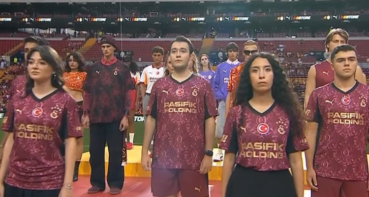 İŞTE GALATASARAY'DA BU SEZONUN ÜÇÜNCÜ FORMASI