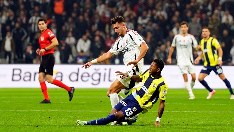 5 futbolcu ceza sınırında