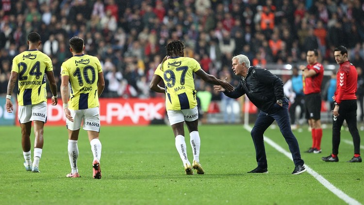 Başakşehir - Fenerbahçe maçı muhtemel 11'ler