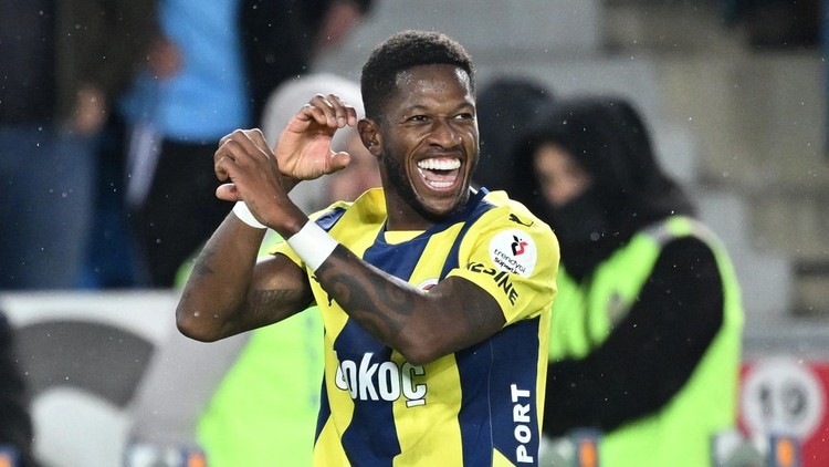 Fenerbahçe'de 6 futbolcu kart sınırında