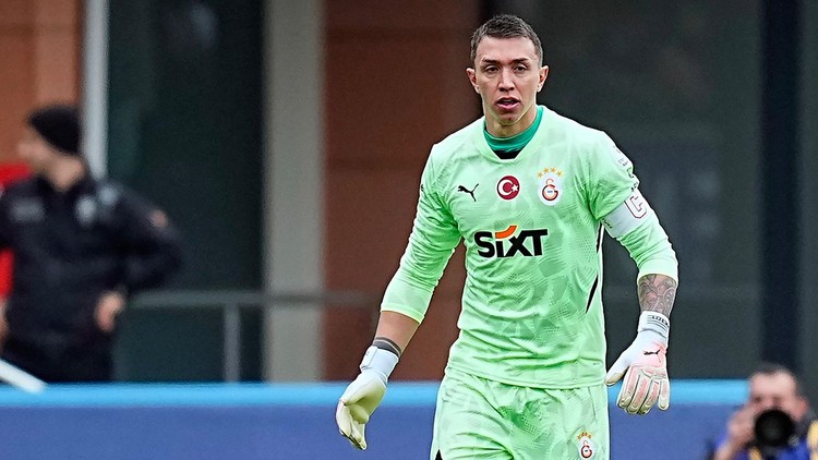 "OĞLUMUN İLK VE TEK SEÇENEĞİ GALATASARAY OLACAK"